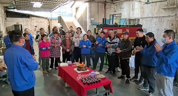 共筑温馨生日会，凝聚和谐企业情|6t体育五金&东莞合页?